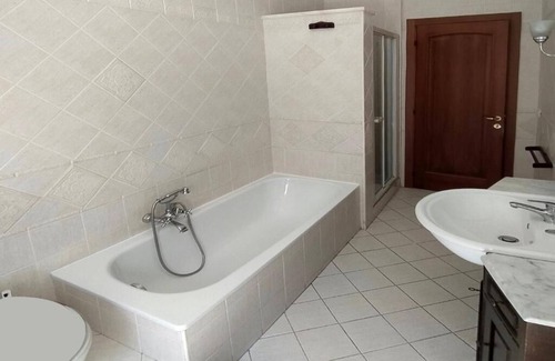 Ancona Casa | Cleo Azalea