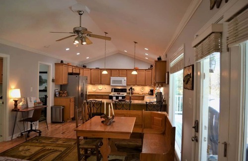 Bristol Casa | Cleo's Place Pappaw's Fishing Pad #4