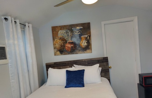 Ronda Cabina | Cleo's Village, Blue Ridge Mountain Tiny House Village Cabin by Redawning