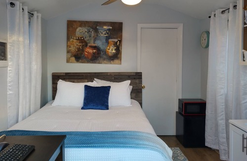 Ronda Cabina | Cleo's Village, Blue Ridge Mountain Tiny House Village Cabin by Redawning