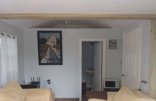 Ronda Cabina | Cleo's Village Unit 1 1 Bedroom Cabin by Redawning
