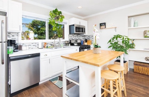 University Heights Cabaña | Cleveland 16 by Avantstay Modern, Breezy Comfort in San Diego!