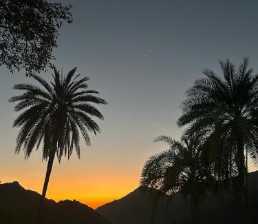 Mount Abu Casa | Cliff Canvas