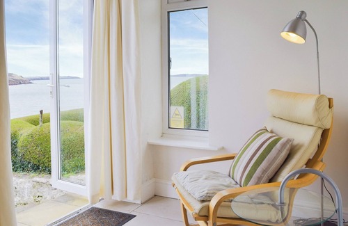 St Brides Cabaña | Cliff Cottage - UK43207