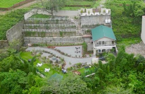Bullawala Villa | Cliff House, 3BR LUX Farmhouse 2km to Rajpur Road