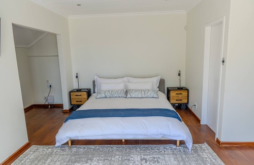 Northcliff Casa | @Cliff House -The Upper Room in a quiet; secure; northern suburb in Johannesburg