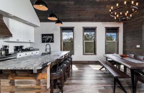 Orderville Casa | Cliff's Edge. New Build, Breathtaking Views, Luxury Stay Near Zion