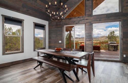 Orderville Casa | Cliff's Edge. New Build, Breathtaking Views, Luxury Stay Near Zion
