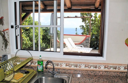 Arco da Calheta Cabaña | Cliff-top location, tranquil | Stonecliff Cottage