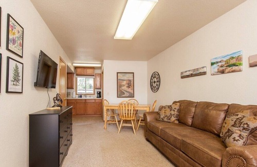 Rimrock Apartamento | *Cliff View Apts #3*King Bed*Private Balcony*