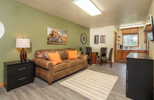 Rimrock Apartamento | *Cliff View Apts #4*Private Balcony*Lakes Nearby*