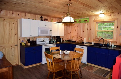 Chamberlain Casa | Cliffhanger Cottage- Perched high on a hill overlooking the open ocean