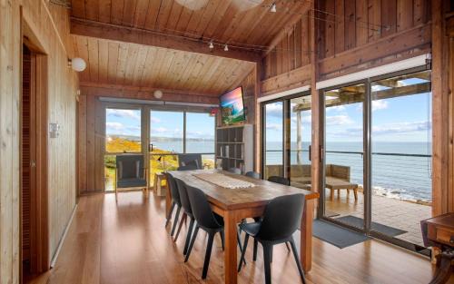 Myponga Beach Casa | Cliffs End Beach Shack 105 Gold Coast Drive
