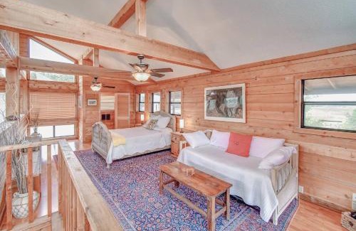 Glen Rose Casa | Cliffside Cabin @ High Hope Ranch Cowboy POOL!