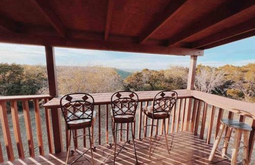 Glen Rose Casa | Cliffside Cabin @ High Hope Ranch Cowboy POOL!