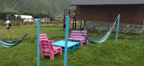 Stepantsminda Chalet De Esquí | Cliffside cottage Kazbegi