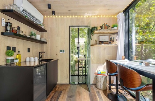 Lupton City Cabina | Cliffside Mirror Cabin