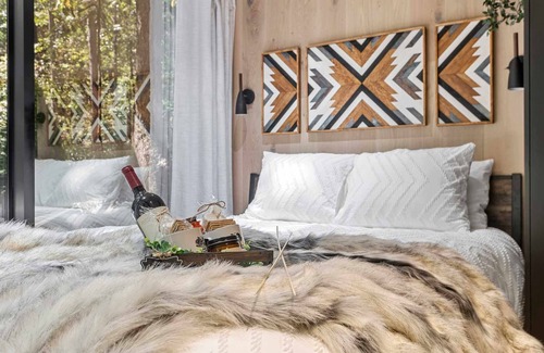 Lupton City Cabina | Cliffside Mirror Cabin