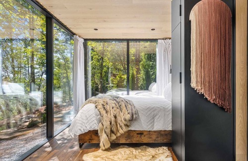 Lupton City Cabina | Cliffside Mirror Cabin