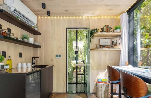Lupton City Cabina | Cliffside Mirror Cabin