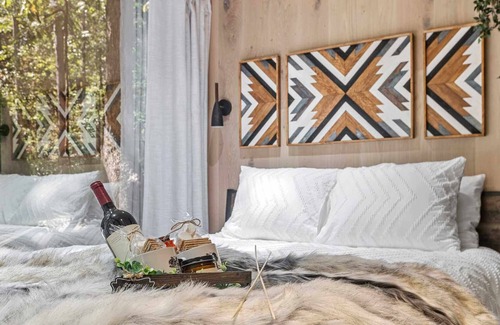 Lupton City Cabina | Cliffside Mirror Cabin
