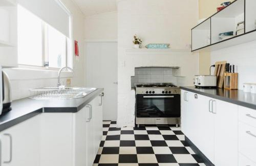 Portsea Casa | Clifftop Cottage at The Portsea Camp