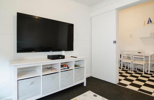 Portsea Casa | Clifftop Cottage at The Portsea Camp