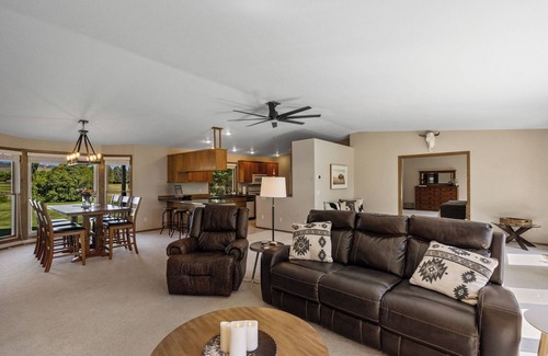 Livingston Casa | Clifftop Lookout on the Yellowstone - Stunning Views of the Yellowstone River