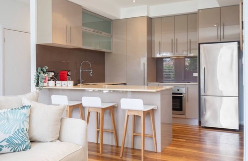 Redhead Casa | Clifftop on Cowlishaw A Redhead Beach Retreat