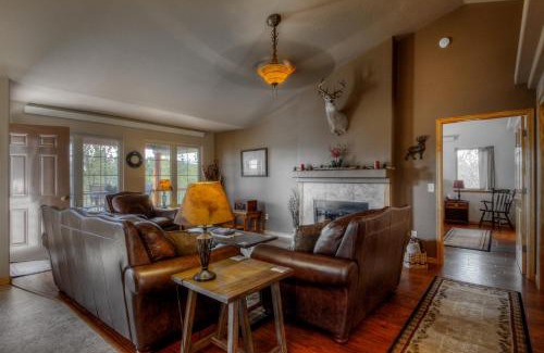 Benchmark Casa | Cliffview Cabin