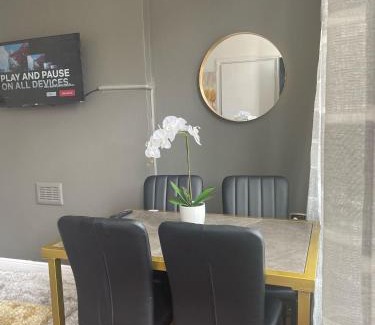 Harehills Apartamento | Clifton Home - Newly Refurbished - Free WiFi and Parking- Near City Centre