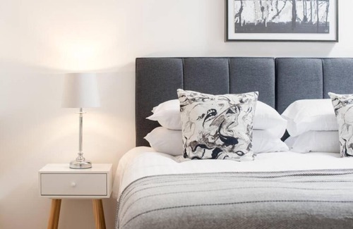 Clifton Casa | Clifton Jewel - 4 bed townhouse with parking. MyCityHaven