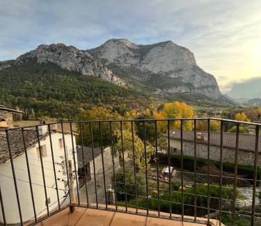 Figols i Alinya Casa | Climb Catalunya Figols