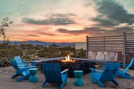 Panorama Heights Casa | Climber's Oasis l Cowboy Pool l Hot Tub l Walk Into Park