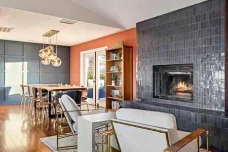 Panorama Heights Casa | Climber's Oasis l Cowboy Pool l Hot Tub l Walk Into Park