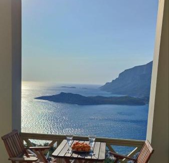 Kamari Apartamento | Climbers' Nest 'with sea and rock views and private pool'