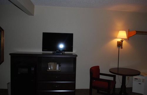 Port Clinton Hotel | Clinton Inn And Suites