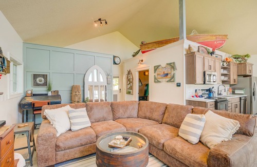 Lane Cabaña | Clinton Lake Vacation Rentals.Charlie’s Lakeside Cottage!! Beautiful lake views!