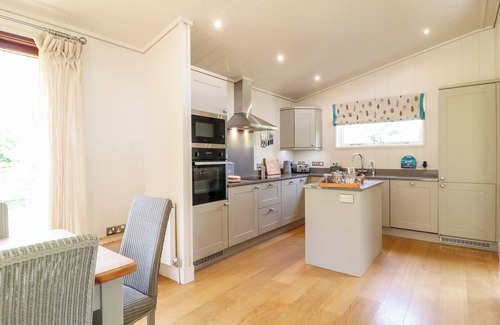 Barnsdale Cabaña | CLIPSHAM, que admite mascotas, con chimenea en Exton, Rutland, Ref 981543