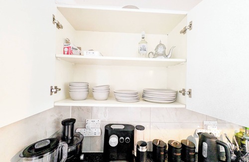 Taplow Cabaña | Cliveden Stud Cottage w/HotTub near Cliveden Trust on Ex-Racing Horse Grounds