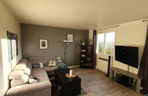 Coteaux Ouest Apartamento | Clock apartment near quai de Seine and di center