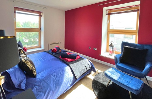 Sheffield Apartamento | Clock Tower Apt with Terrace & Parking