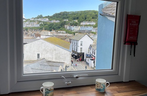 Looe Cabaña | Clock Tower View