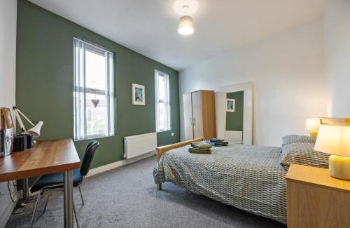 Gaeltacht Quarter Villa | Clondara Terrace Belfast