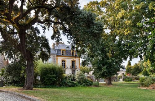 Dinan Cama Y Desayuno | Clos du Cèdre - Chambres d'Hôtes d'Exception, Luxury B&B à Dinan