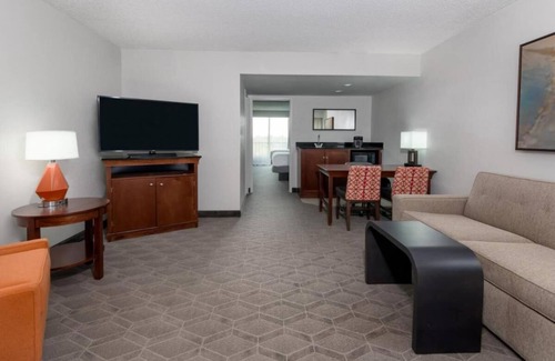 Park Central Hotel | Close Proximity to Downtown Dallas! FREE Parking and Indoor Pool!