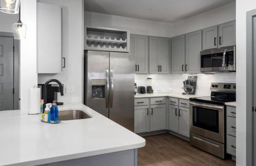 Crestline Heights Apartamento | Close to 280 shops restaurants Grandview Med Ctr