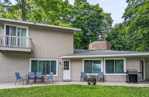 Charlevoix Casa | Close to 3 Ski Areas Michigan Family Retreat!