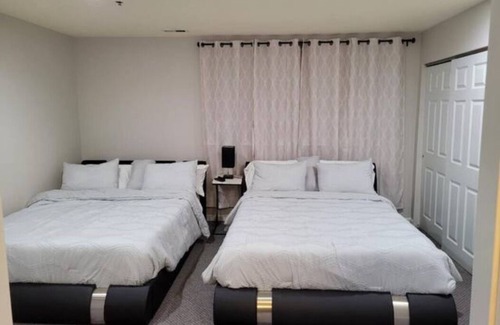 Des Moines Casa | Close To Airport: Modern Living