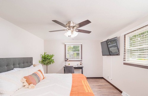 Bellevue Casa | Close to Aurora Hospital- Short drive to Lambeau